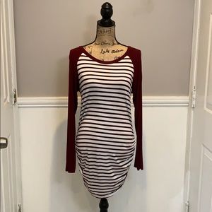 ⭐️ 7 for $25⭐️ Burgundy Stripe Top